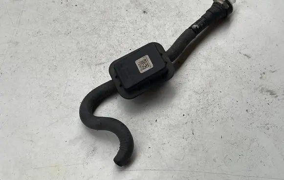 Volkswagen Polo VI Rear glass lock/latch W255 04E133277A