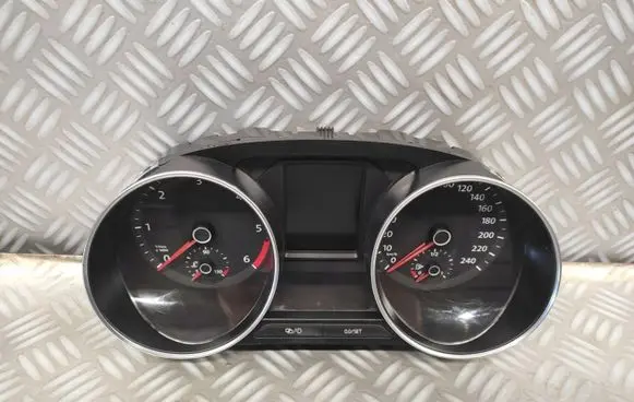 Volkswagen Polo V 6R Speedometer (instrument cluster) 6C0920741C