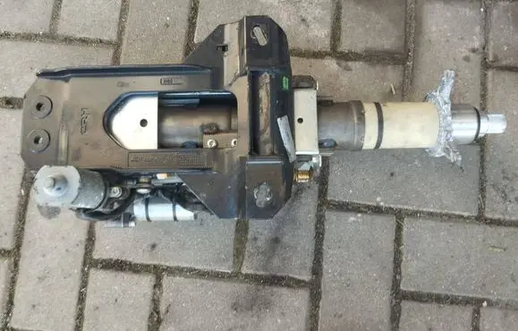 BMW 7 E65 E66 Steering wheel axle 6908962 12V500040 1147601