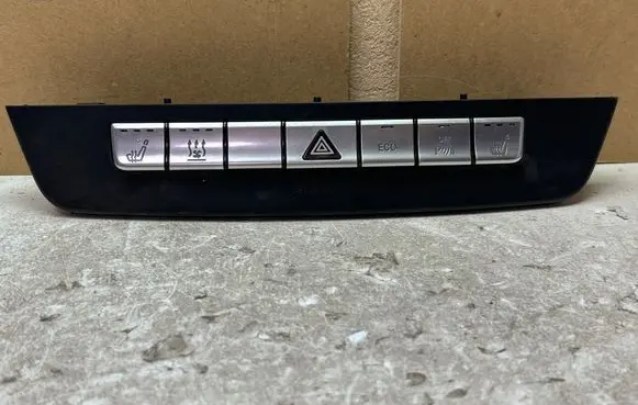 Mercedes-Benz C W204 Seat heating switch A2049051002 103000 100504