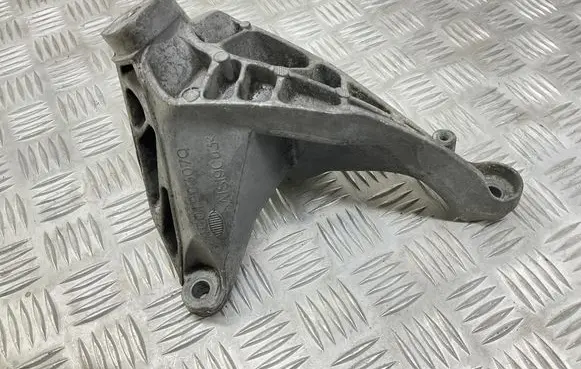 Engine mounting bracket