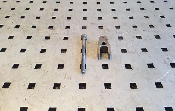 Mercedes-Benz A W169 Fuel Injector clamp holder