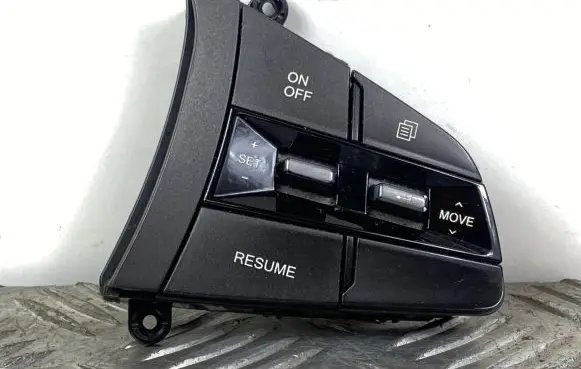 SsangYong Rexton Steering wheel buttons/switches 8917036050