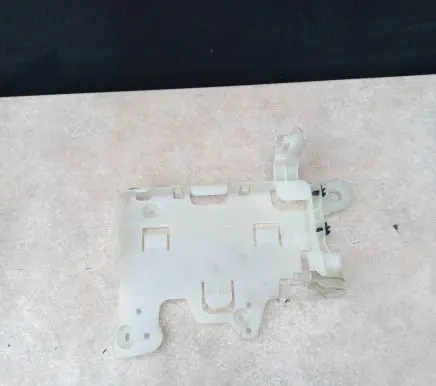 BMW 5 G30 G31 Other engine bay part 5865091 9331163 6135