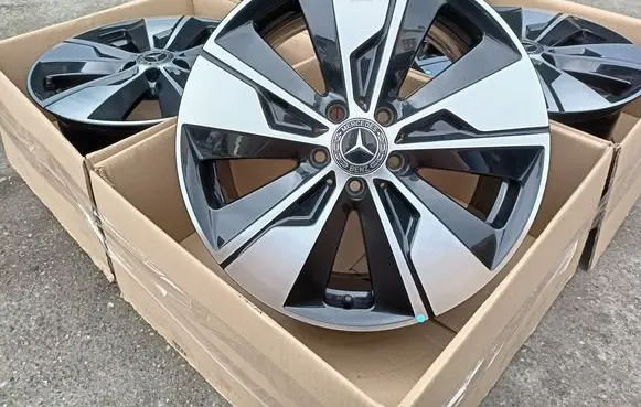 Mercedes-Benz Metris W447 R18 alloy rim A4474015500