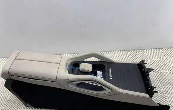 Mercedes-Benz GLE W167 Center console A1676801601