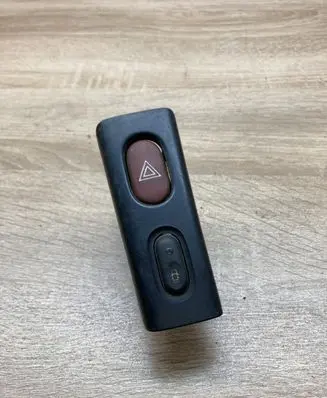 Renault Laguna I Hazard light switch 822955