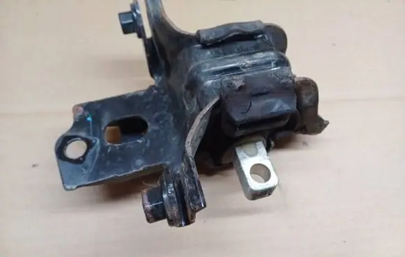 Seat Ibiza IV (6J,6P) Engine mount bracket 6Q0199555AR