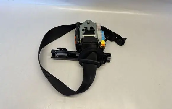 Mercedes-Benz A W176 Front seatbelt A1768602285