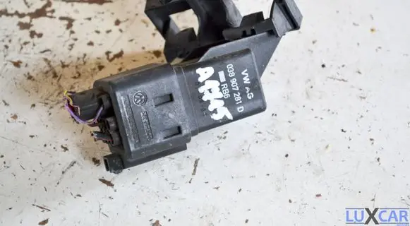 Volkswagen PASSAT B6 Glow plug pre-heat relay 038907281D