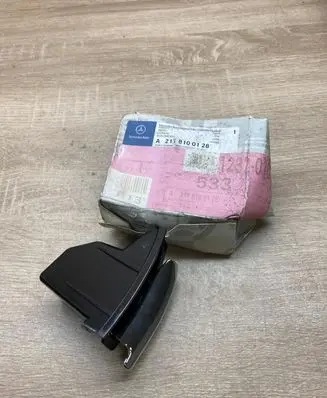 Mercedes-Benz E W211 Rear door ashtray A2118100128