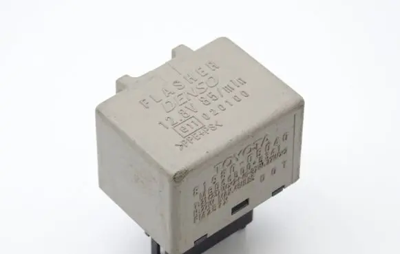 Toyota Avensis T250 Other relay 81980-05040 8198005040 MB066500-5341