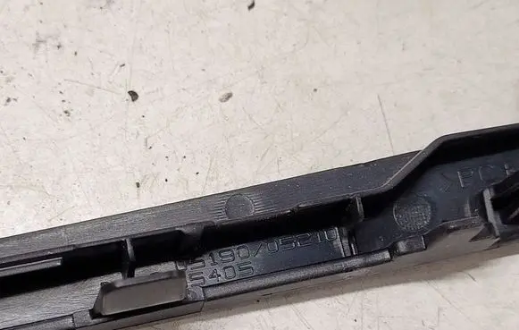 Toyota Avensis T270 Radio/GPS head unit trim 0519005210 55405 9851