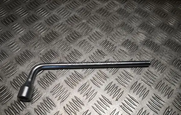 Mercedes-Benz ML W164 Wheel nut wrench A2215810001 2215810001