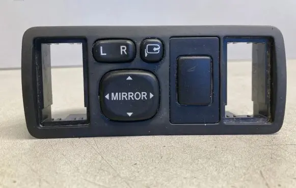 Toyota Avensis T250 Wing mirror switch 183575