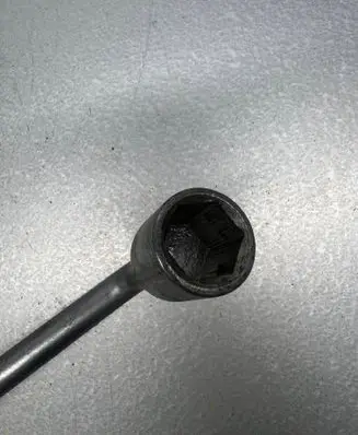 Mercedes-Benz E W210 Wheel nut wrench 2215810001