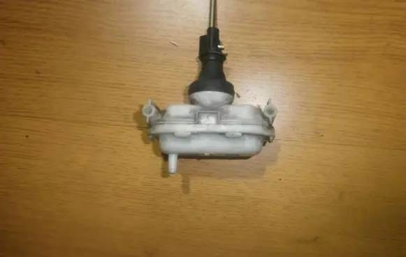 Volkswagen PASSAT B3 Central locking vacuum pump 357862153a