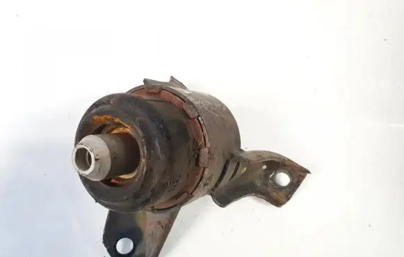 Mazda 6 Engine mount bracket