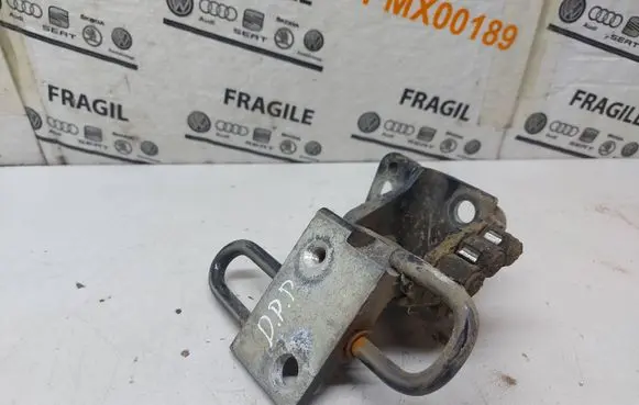 Audi A6 Allroad C6 Front door lower hinge A046572