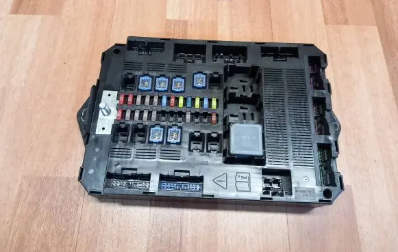 Jaguar XF X250 Fuse module BX2314B476AA 7370030730 WK0017
