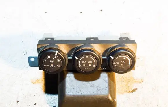 Nissan X-Trail T30 Climate control unit 27500EQ310