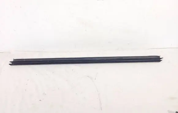 Volvo XC60 Rubber seal front door window/glass 30762370