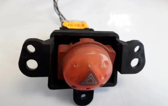 Nissan Almera N16 Hazard light switch niles06016