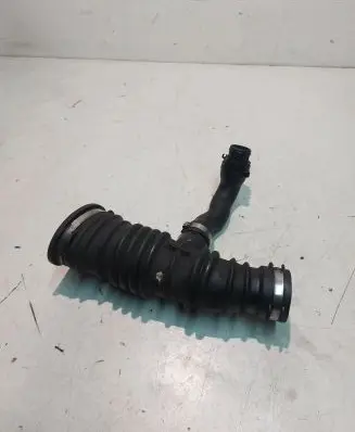 Ford Focus Air intake hose/pipe 3M519A673M