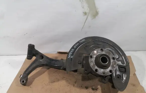 Skoda Superb B5 (3U) Front wheel hub spindle knuckle