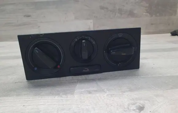 Volkswagen PASSAT B5 Climate control unit 1J0819045A