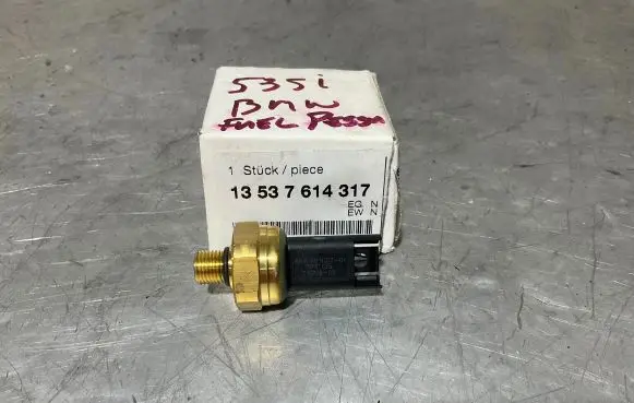 BMW 5 E60 E61 Fuel pressure sensor 7614317 10P6CZ5 51CP0903