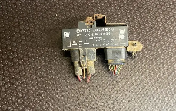 Seat Leon (1M) Coolant fan relay 1J0919506Q 898038000