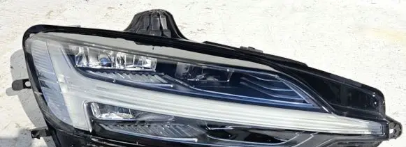 Volvo S60 Headlight/headlamp 31698106