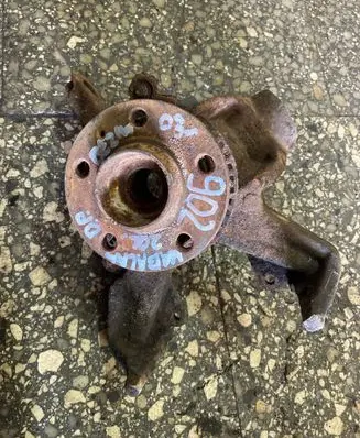 Volkswagen New Beetle Front wheel hub