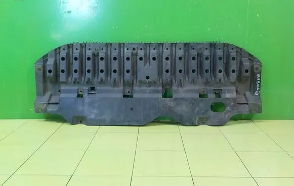 Toyota Avensis T270 Front bumper skid plate/under tray PRZOD