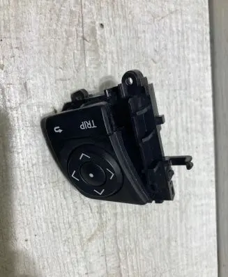 Toyota Yaris Steering wheel buttons/switches 15d111f