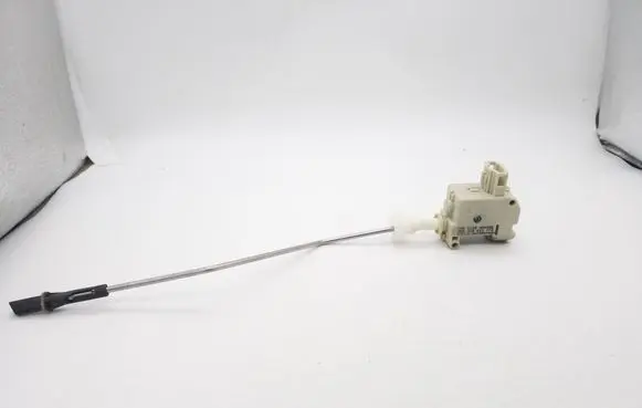 Volkswagen PASSAT CC Central locking motor 3C8810773