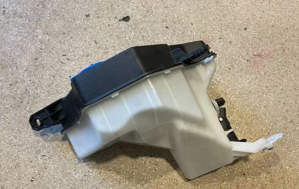 Hyundai Ioniq 5 Windshield washer fluid reservoir/tank 98610GI100