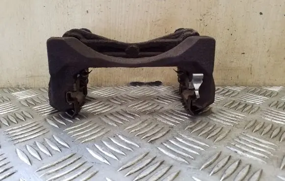 Nissan Juke I F15 Front Brake Caliper Pad/Carrier 