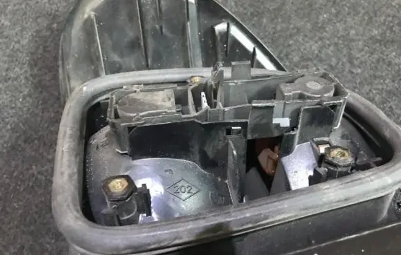 Renault Laguna I Tail light bulb cover holder