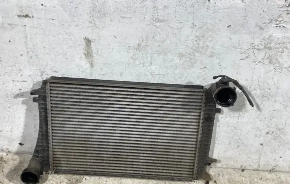 Volkswagen Golf V Intercooler radiator