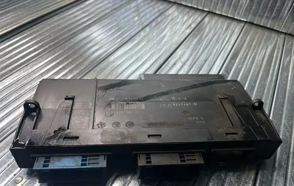 BMW 3 E92 E93 Comfort/convenience module 9247467 10681810 61359247467