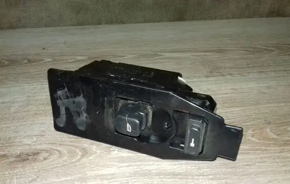 Volvo V70 Electric window control switch 30746075
