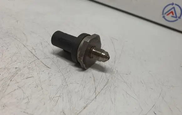 BMW 3 F30 F35 F31 Fuel pressure sensor 7620946 13537620946 0261545072