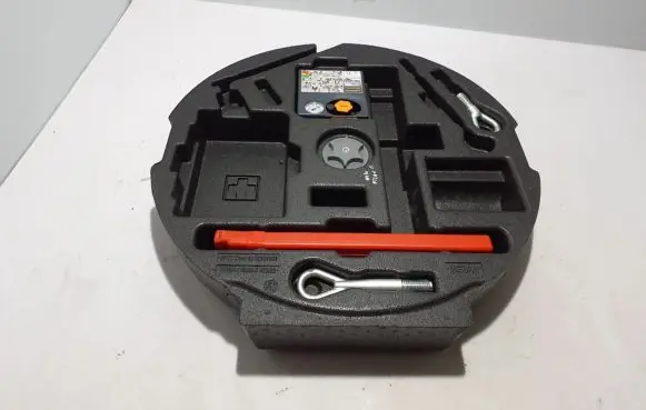 Nissan Qashqai Tool set 849A74EA1B