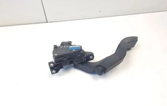 Volkswagen PASSAT B5.5 Accelerator throttle pedal 8D1723523N
