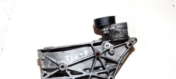 Engine mounting bracket