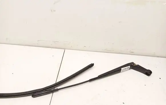 Opel Zafira B Front wiper blade arm 13145564