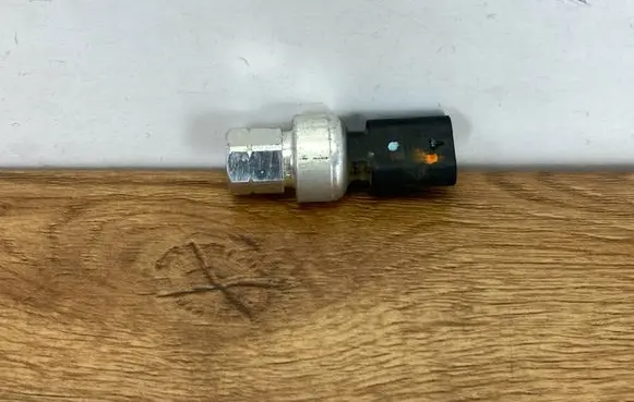 Dodge Challenger Air conditioning (A/C) pressure sensor 68308727AAPINYA 68308727AA