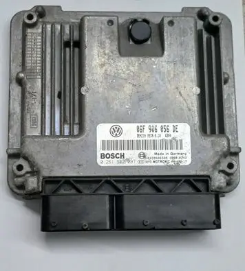 Volkswagen Golf V Engine control unit/module 06F906056DE 0261S02097 MED9510